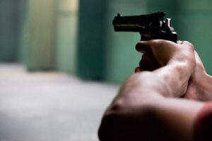 Nauka strzelania z pistoletu